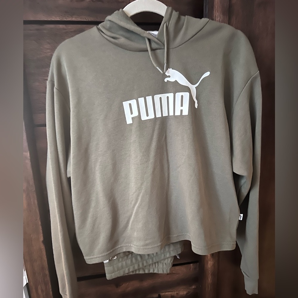 Size Large PUMA jogger pants and hoodie